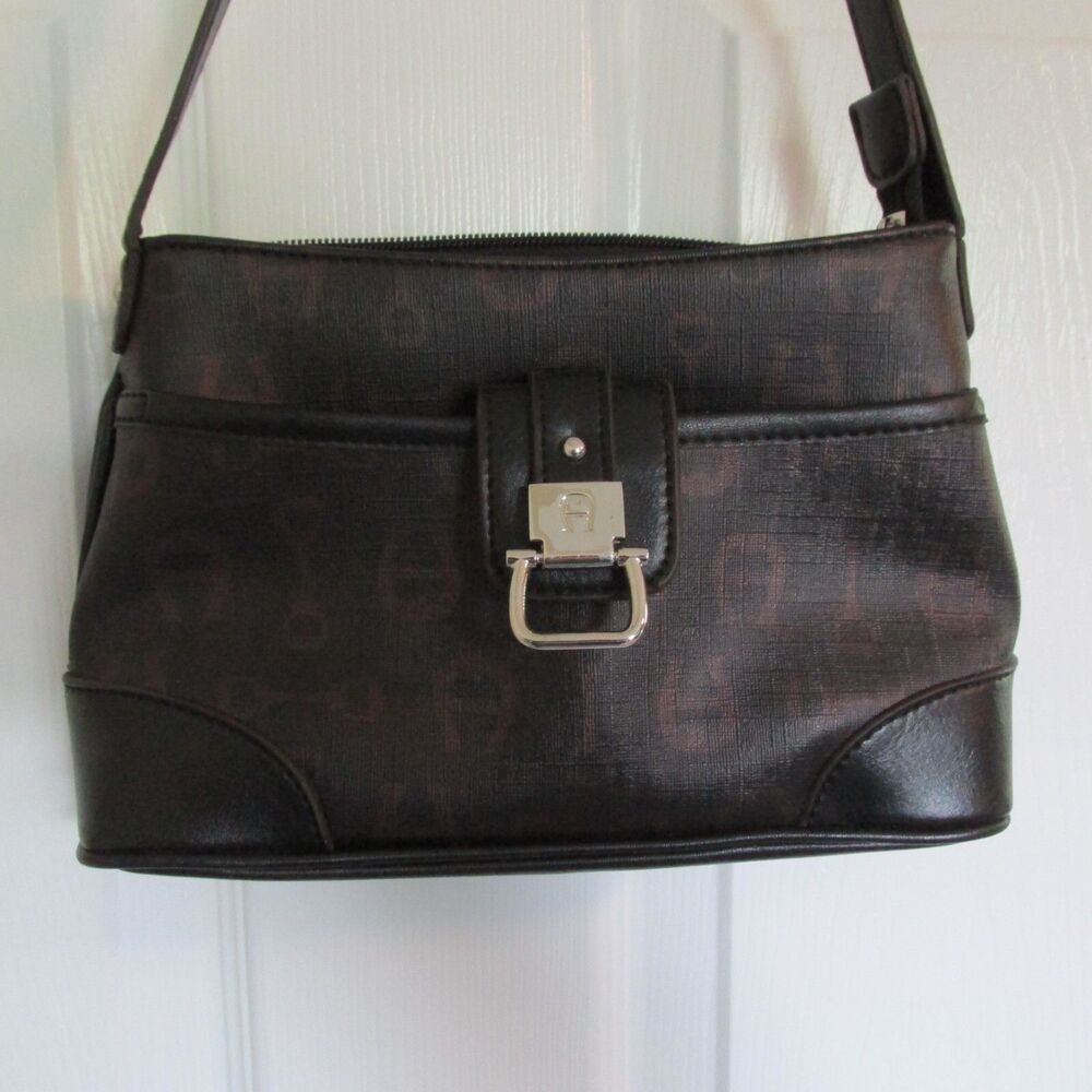 ETIENNE AIGNER Purse  Signature Logo Leather Multiple Pockets 9 in x 5 in - Picture 2 of 10